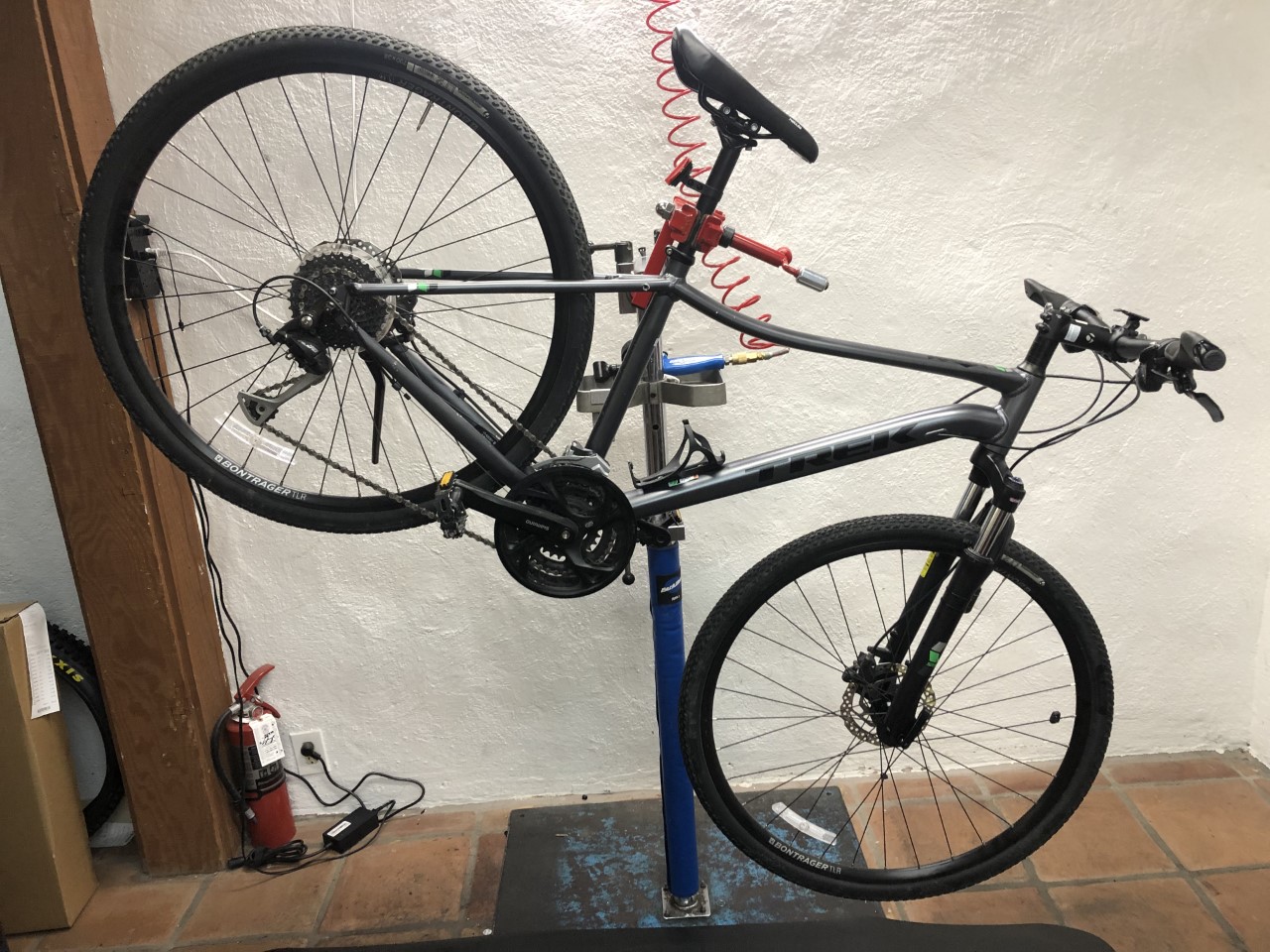 2017 Trek Neko 3 - BicycleBlueBook.com