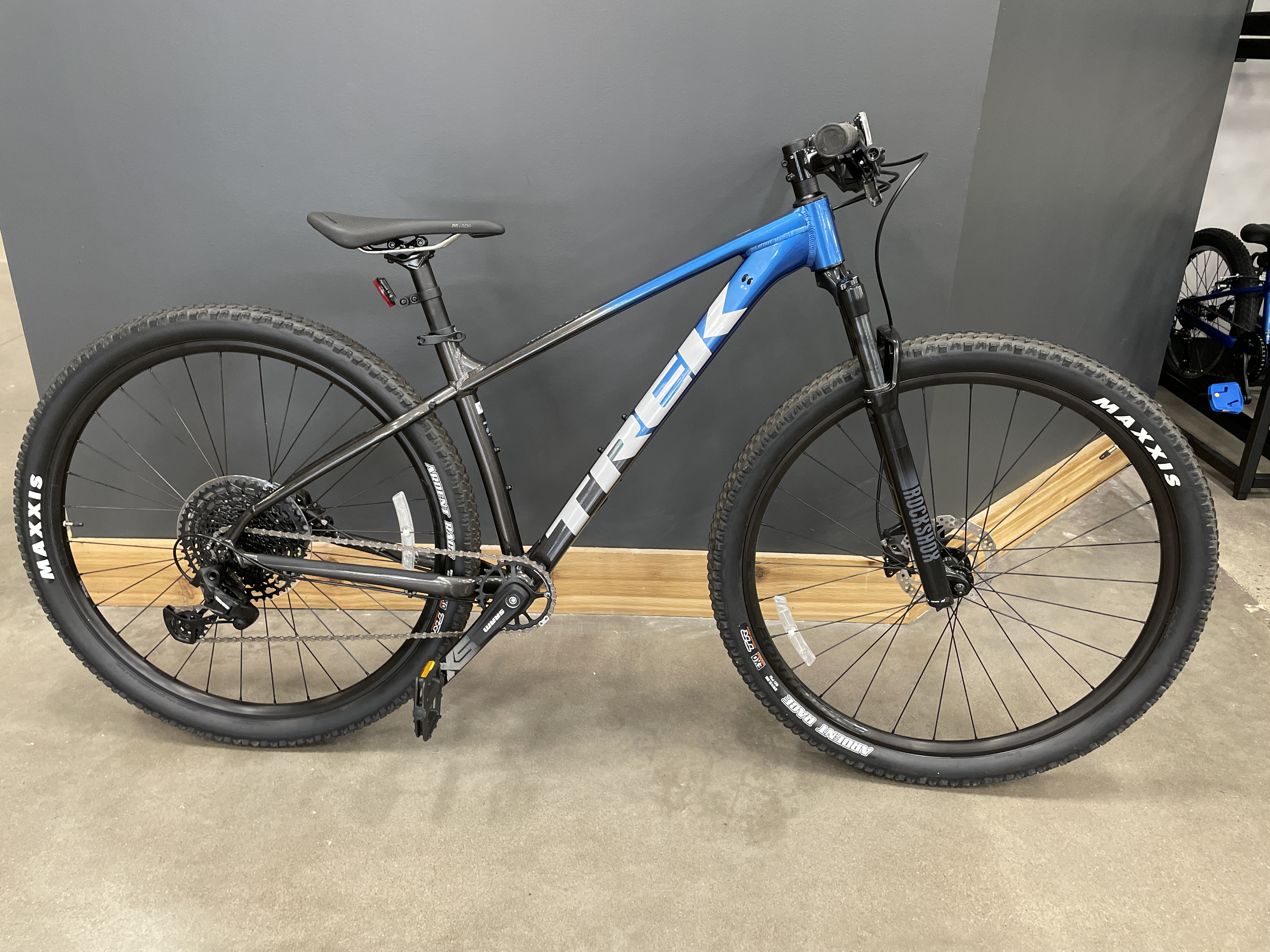 2022 Trek Marlin 8 - BicycleBlueBook.com