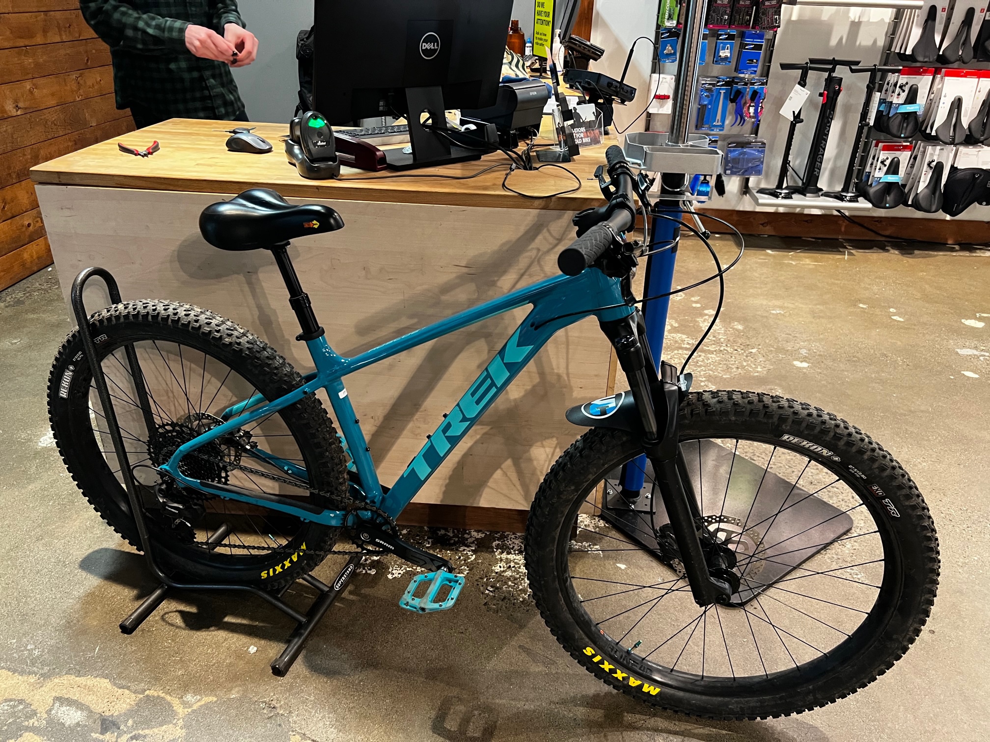 2019 Trek Roscoe 7 - BicycleBlueBook.com