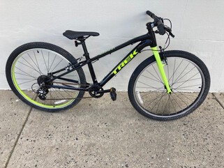 2022 Trek Wahoo 26 - BicycleBlueBook.com