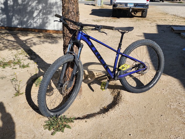 ブルースカイ TREK XCALIBER 7 2021年モデル トレック 2021年 X-Caliber7 フロントシングルで初めての