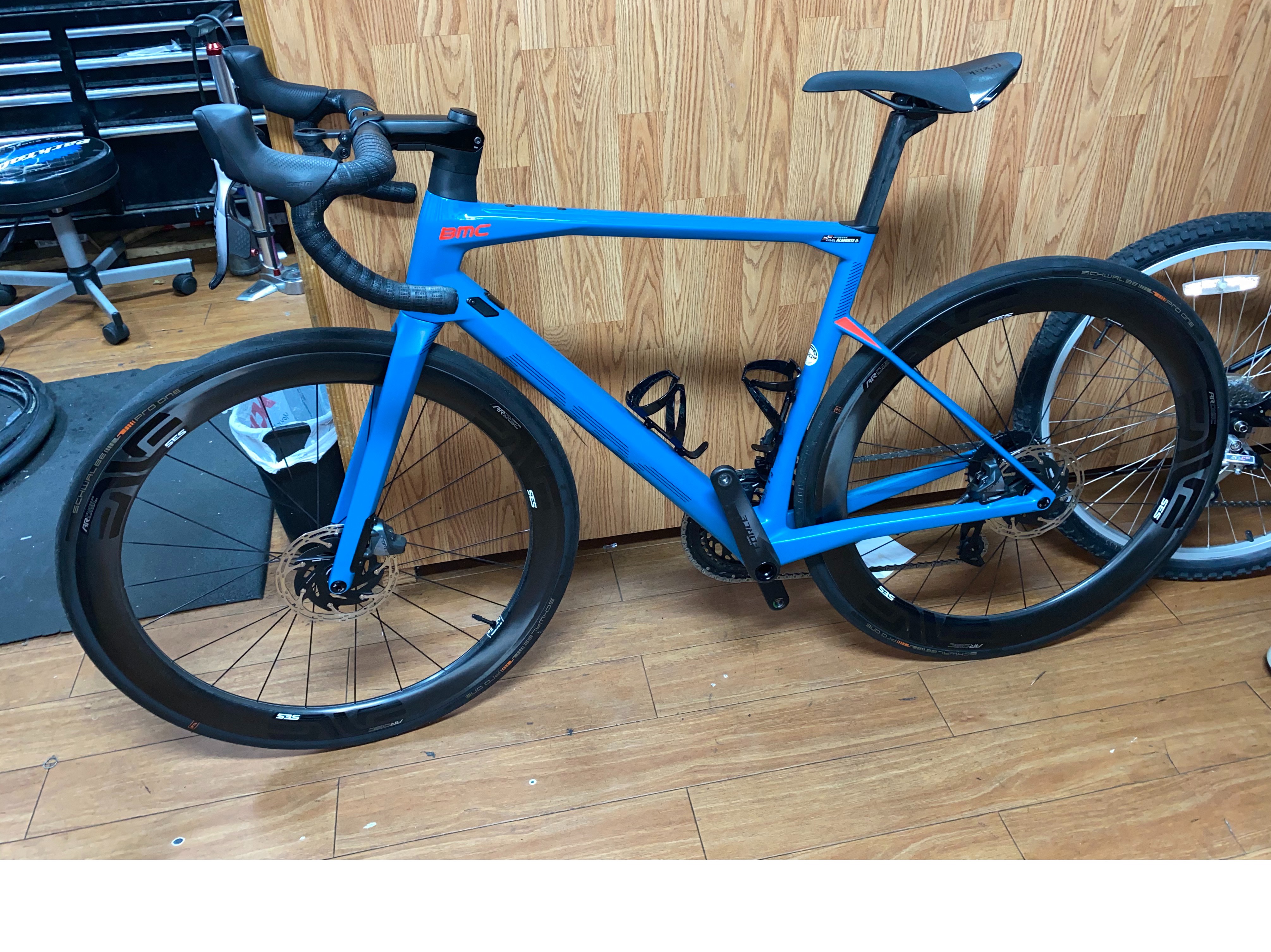 bmc roadmachine 01 three 2019