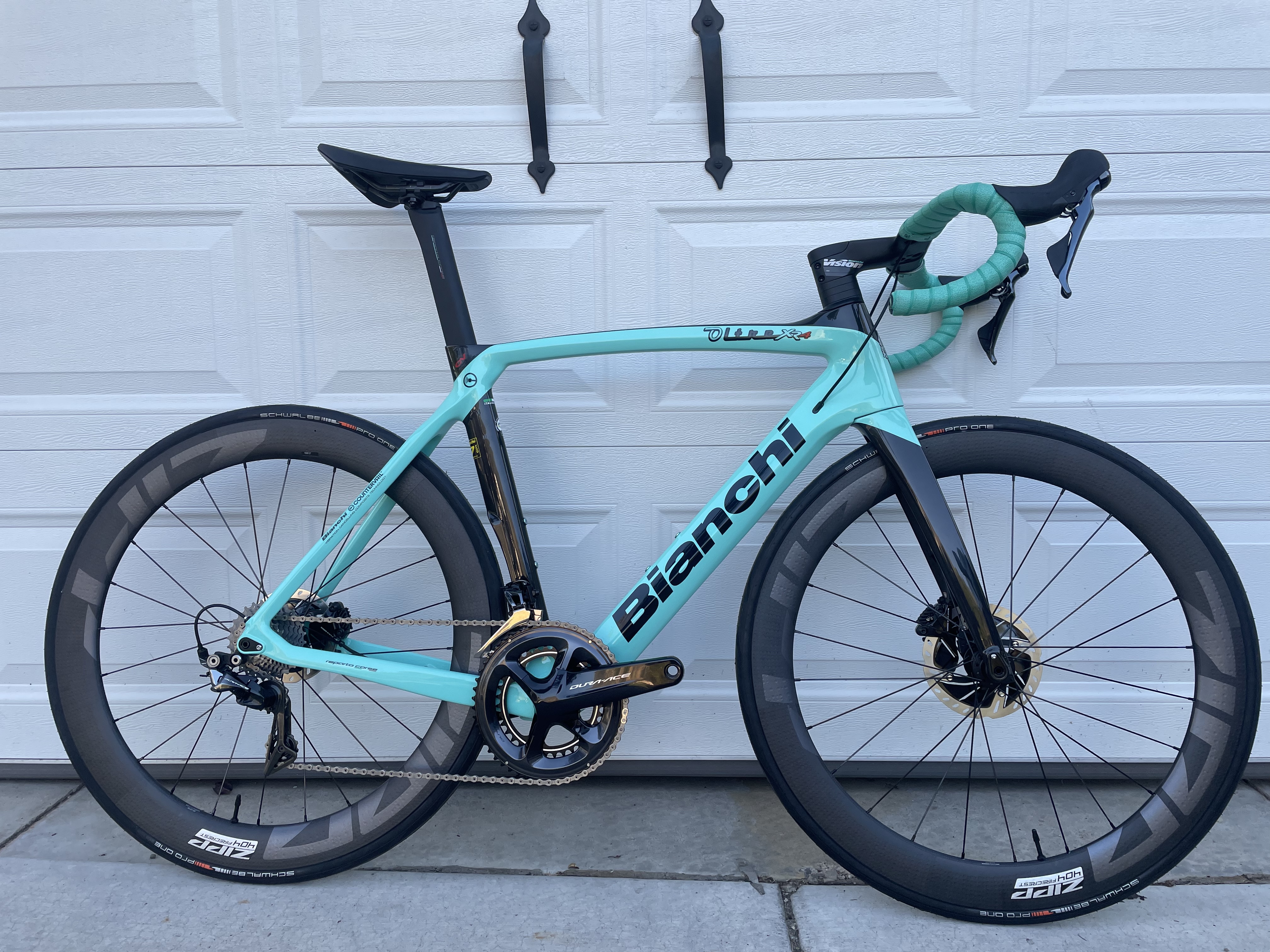 2022 Bianchi Oltre XR.4 Dura Ace - BicycleBlueBook.com