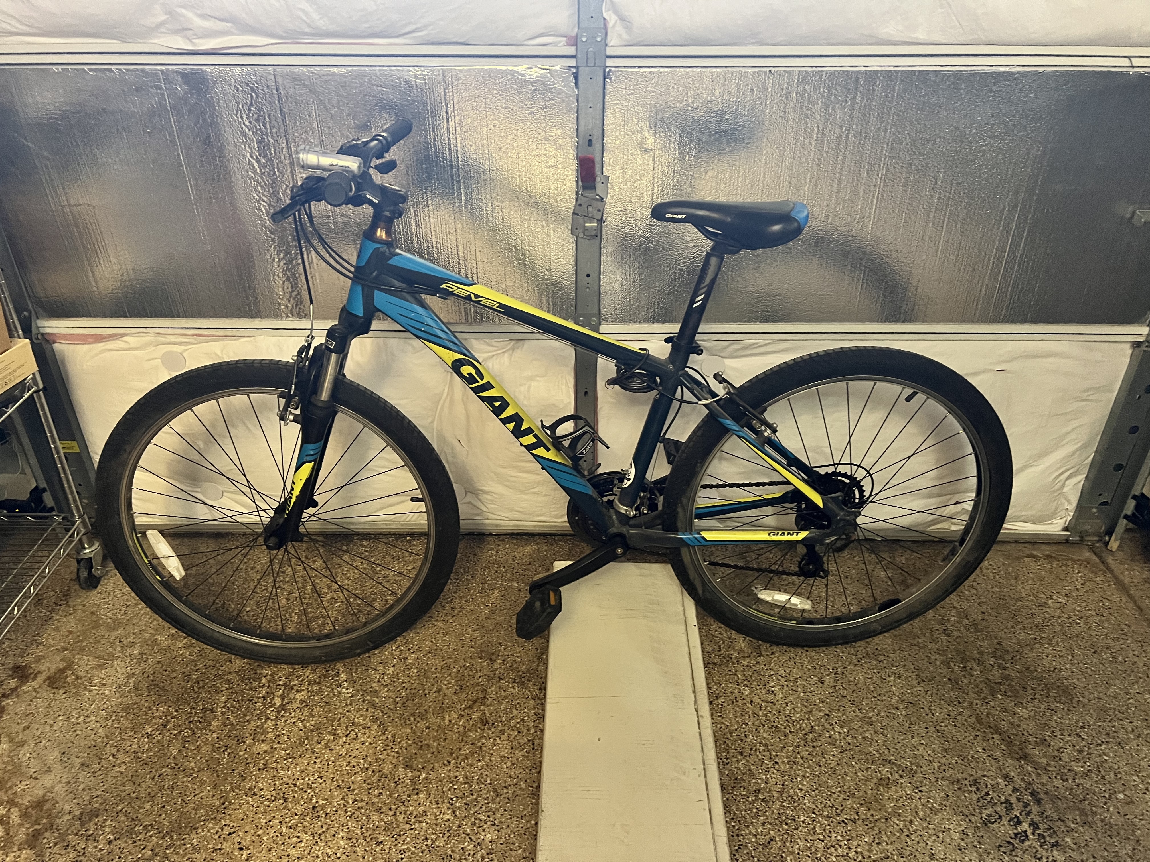 2016 Giant Revel 2 - BicycleBlueBook.com