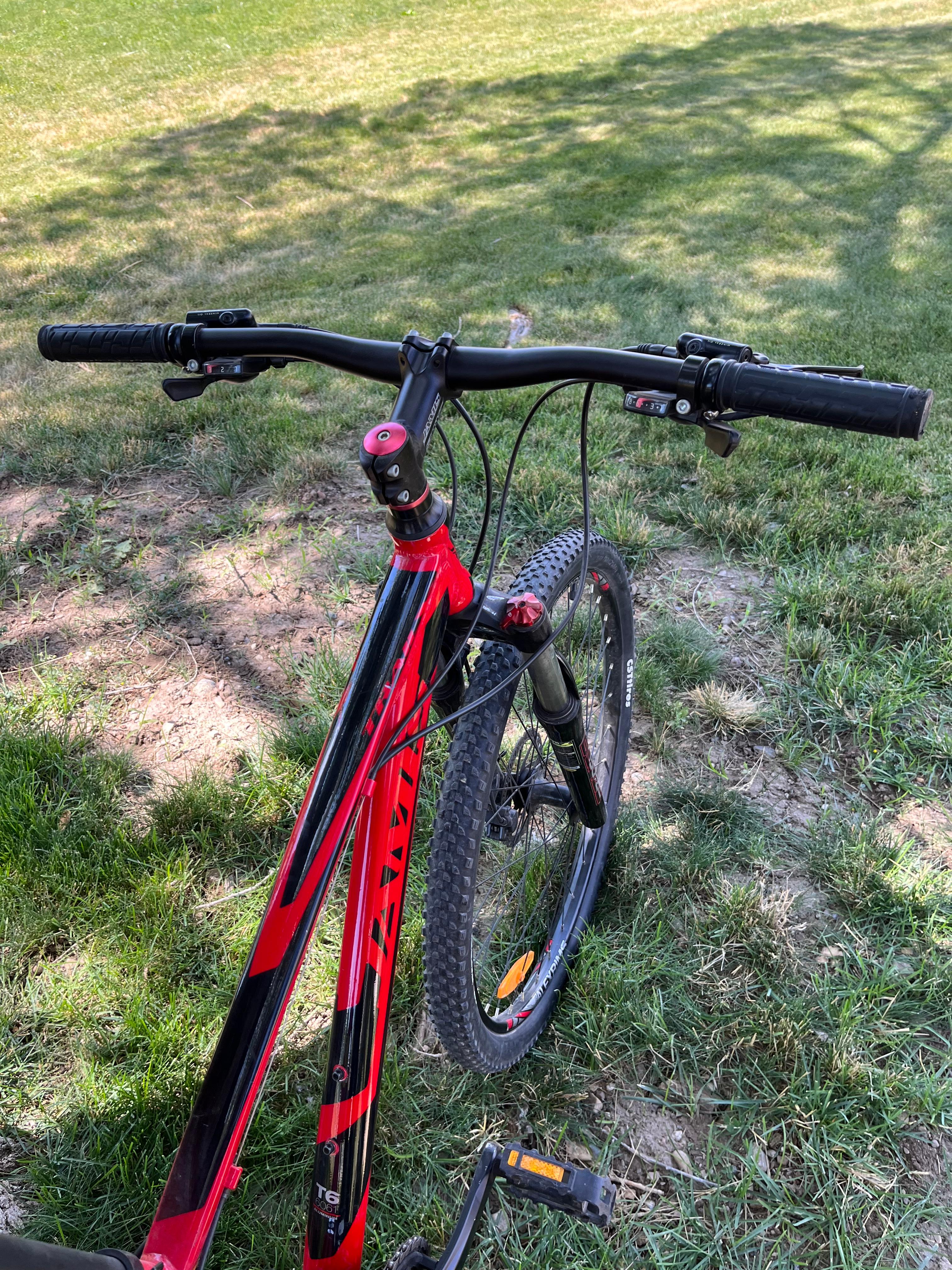 2019 Jamis Trail X - BicycleBlueBook.com