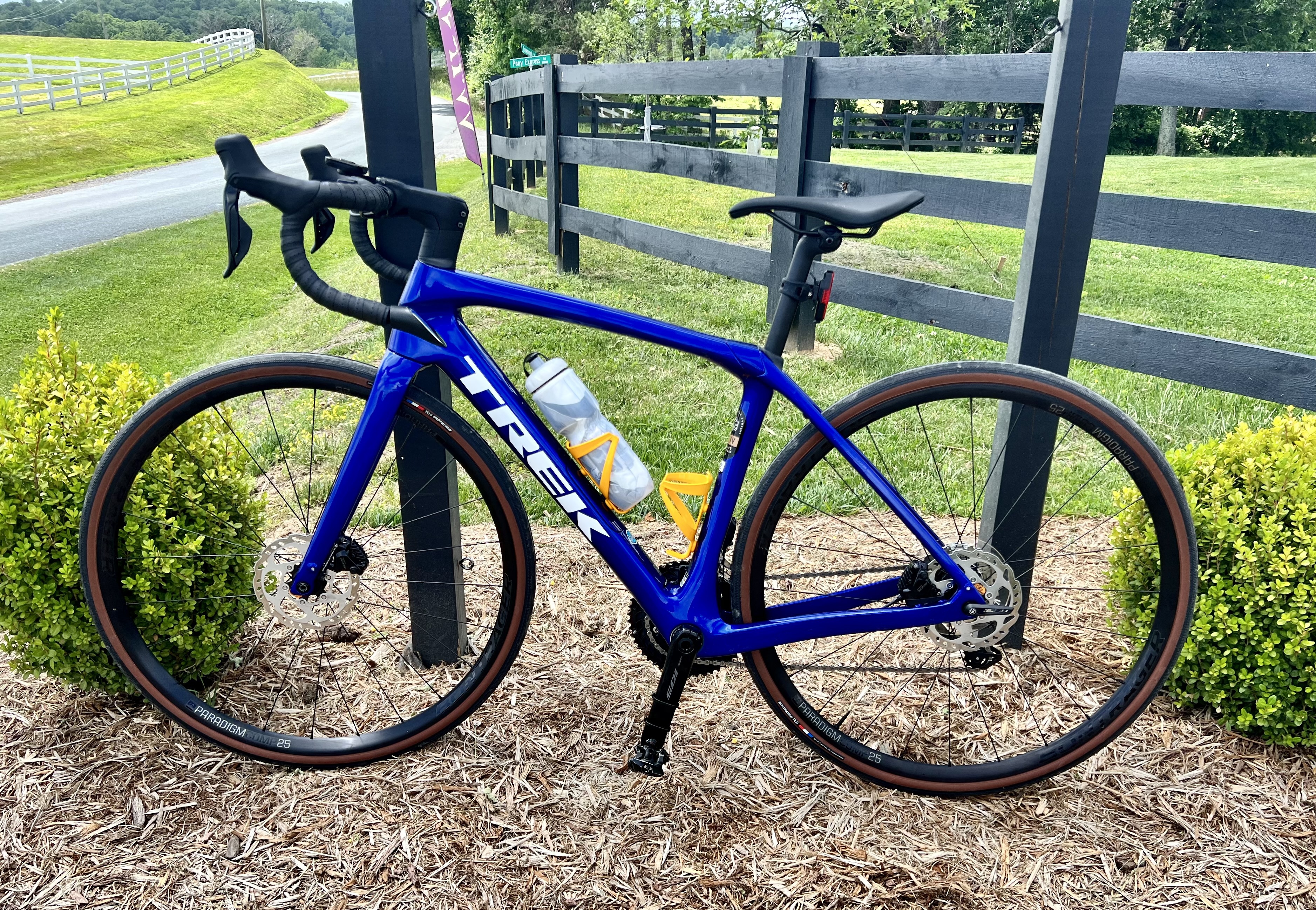 2023 Trek Domane SL 6 Disc - BicycleBlueBook.com