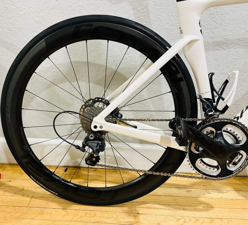 自転車本体 SPECIALIZED S-WORKS VENGE ViAS DISC 2017 2017 Specialized Venge ViAS Disc aero road bike speeds into