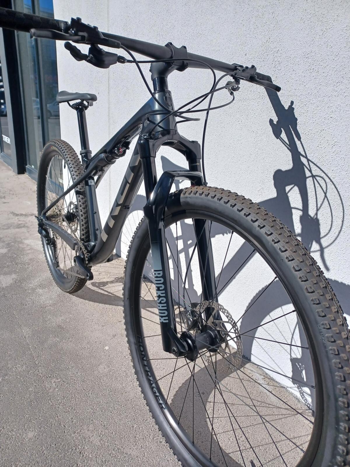 2023 Trek Supercaliber 9.6 Gen 1 - BicycleBlueBook.com