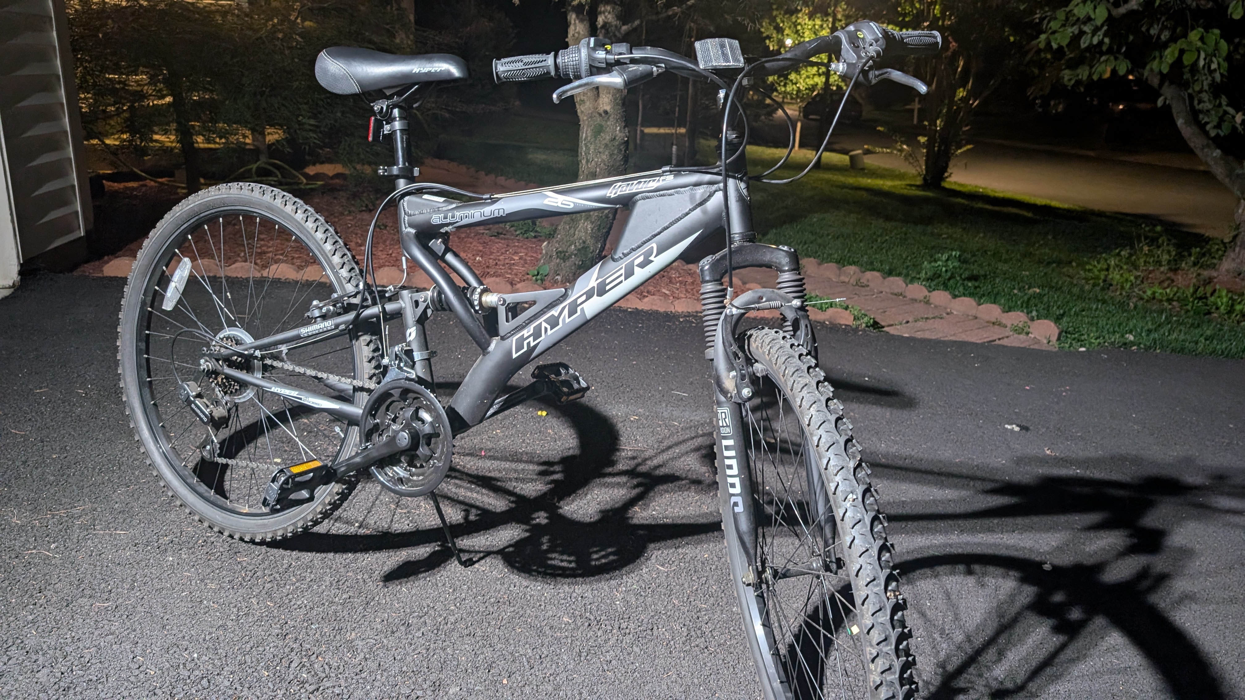 hyper men's mountain bike