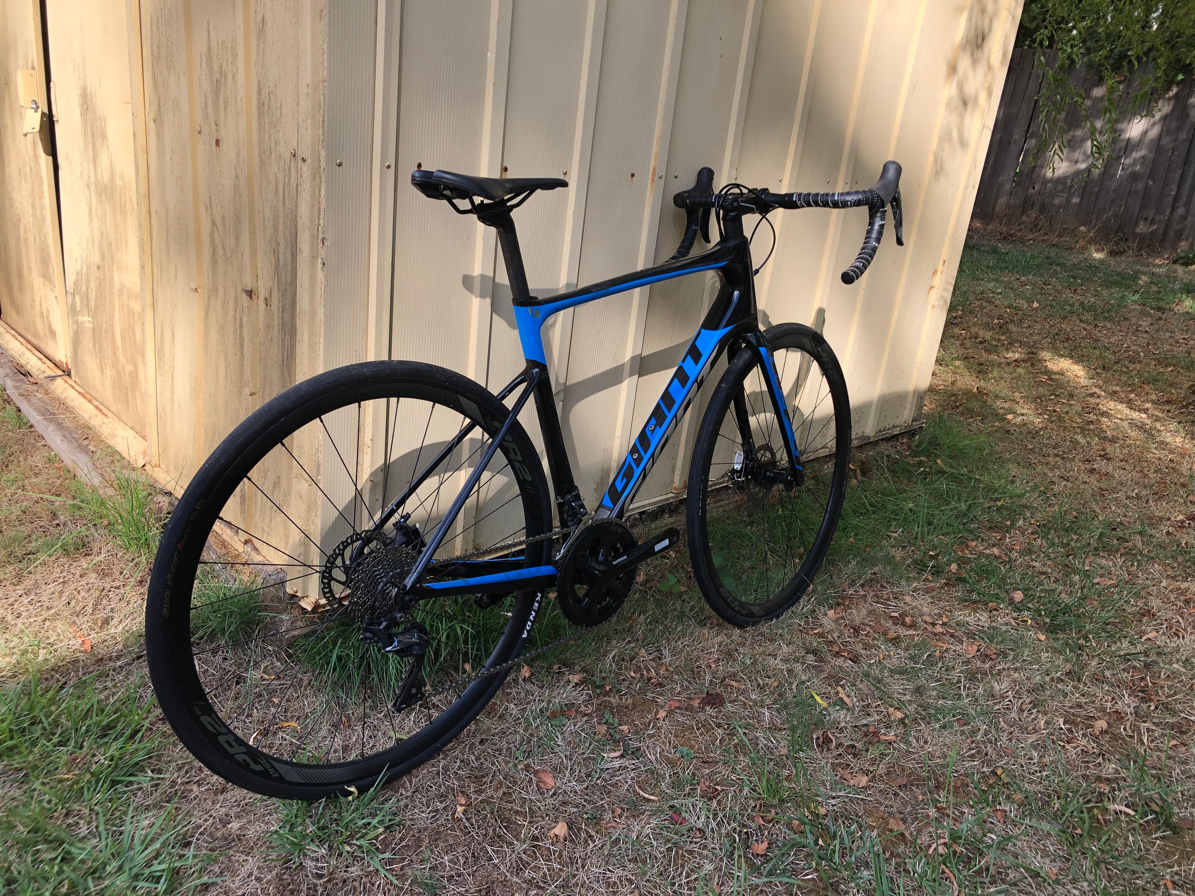2019 Giant Defy Advanced 1 - BicycleBlueBook.com