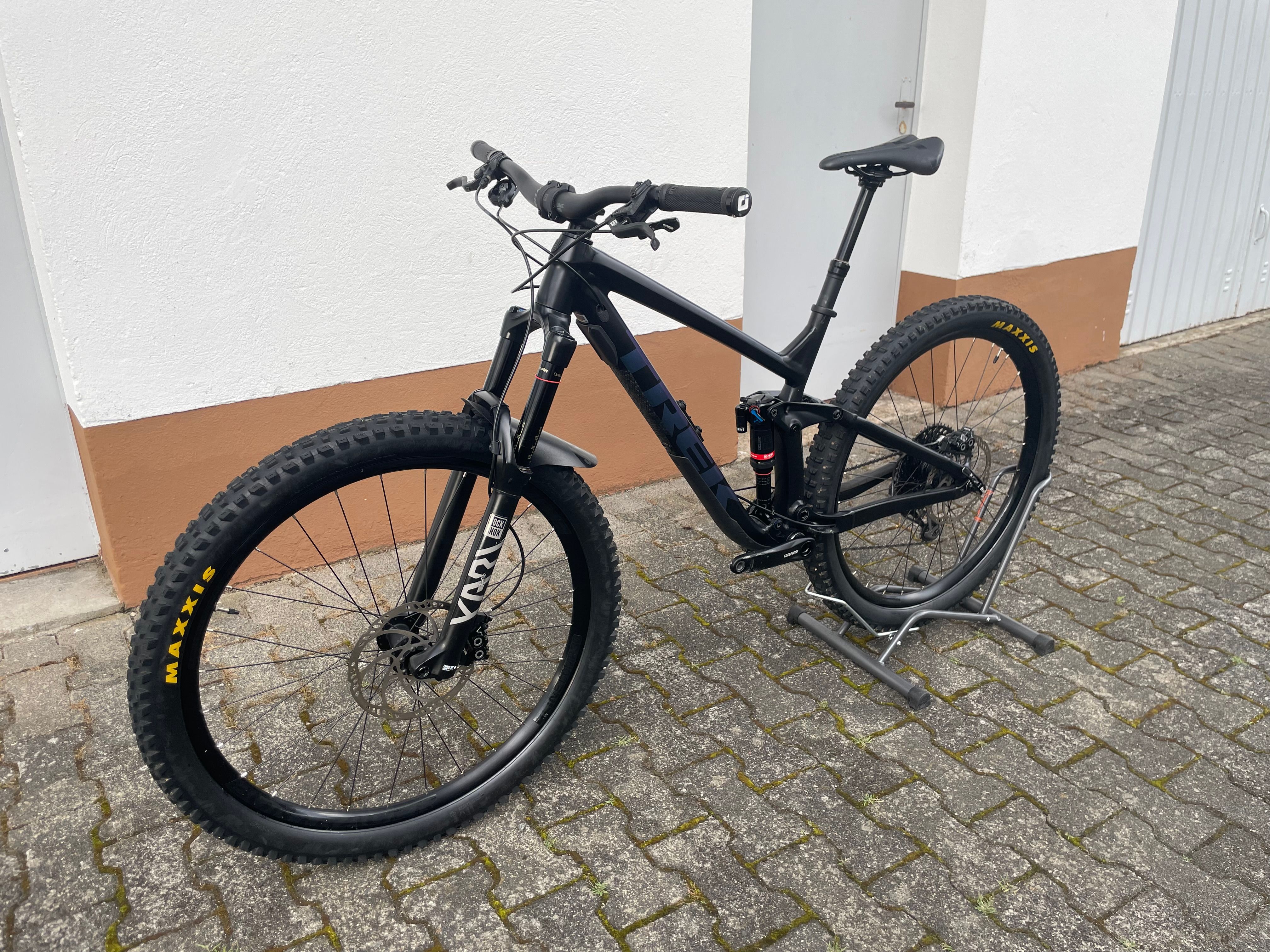 2020 Trek Slash 8 - BicycleBlueBook.com