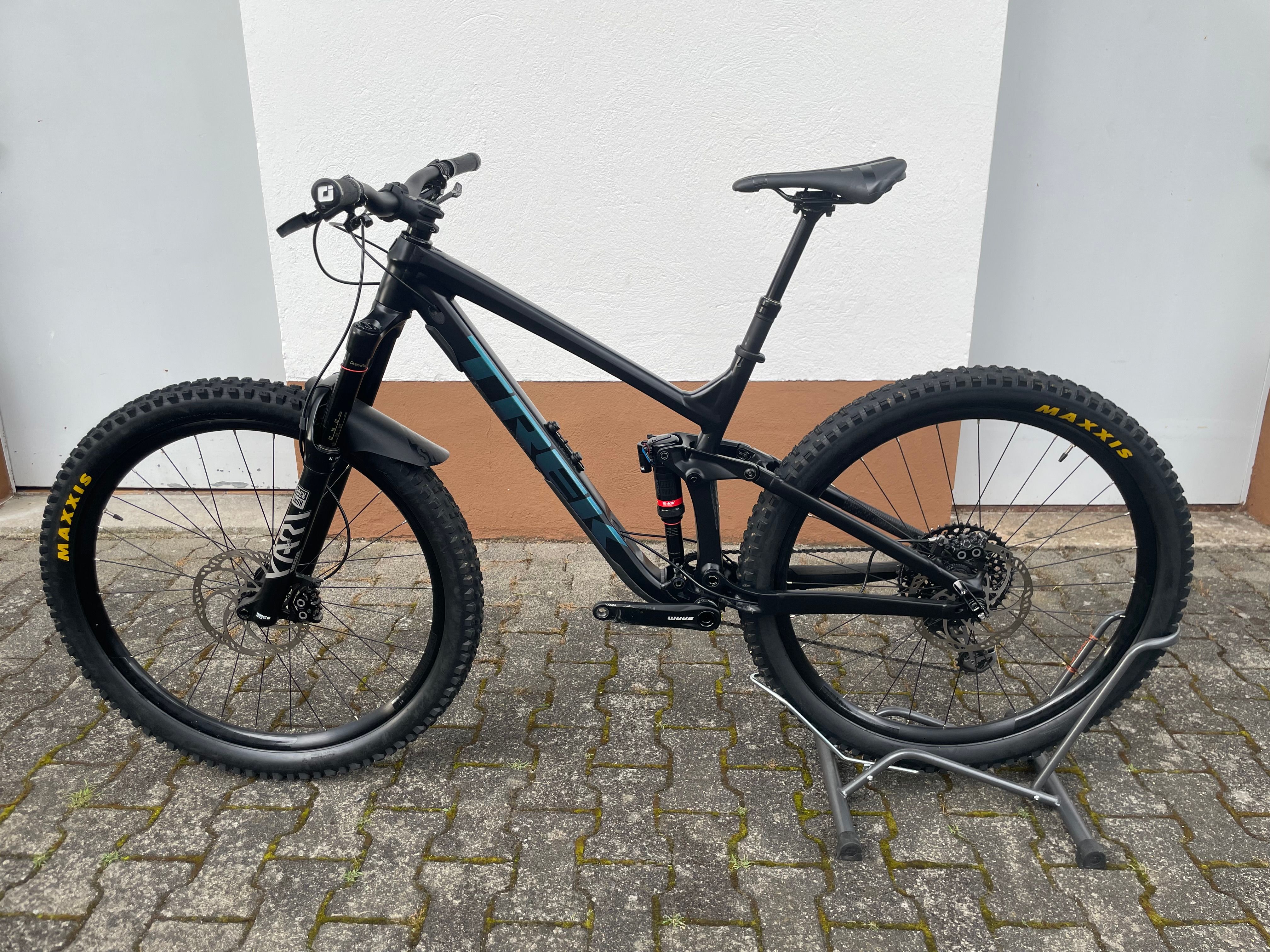 【手渡しなら値引き可】TREK slash 8 2020モデル Sサイズ 手渡しなら値引き可】TREK slash 8 2020モデル Sサイズ