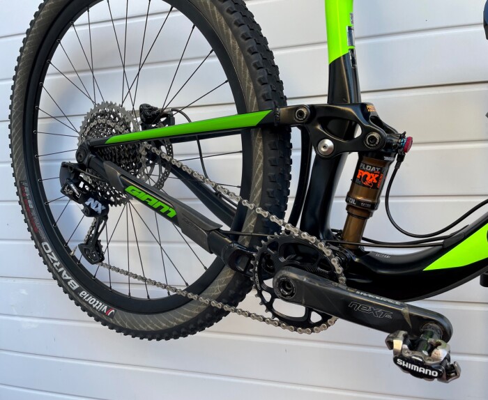 ANTHEM
スノーボードウェア ベージュと黒 Giant Anthem Advanced 29er 1 Mountain Bike 2018 Black/Green