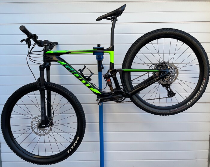 2018 Giant Anthem Advanced 29 1 - BicycleBlueBook.com