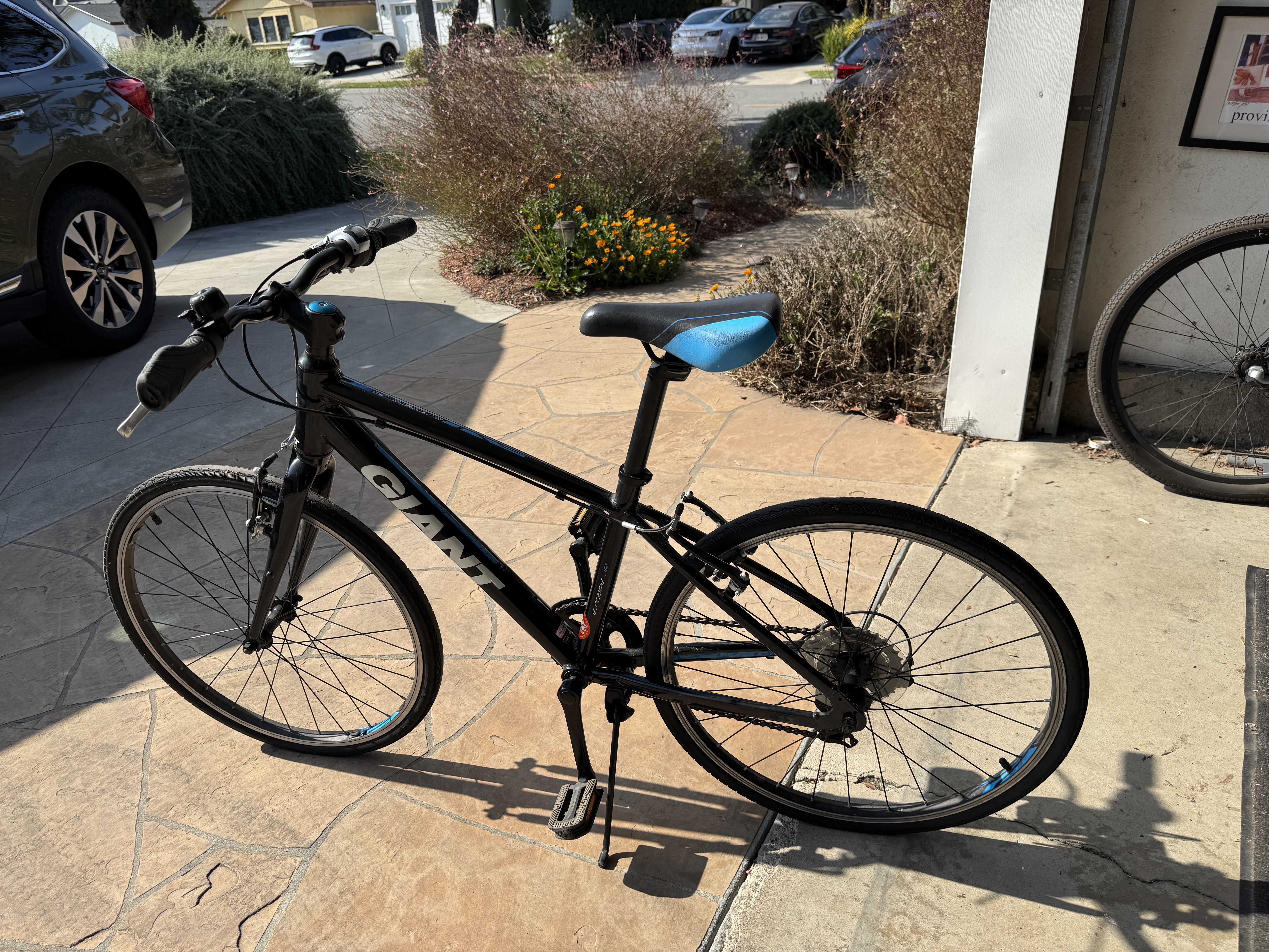 2012 Giant Escape Jr 24 - BicycleBlueBook.com