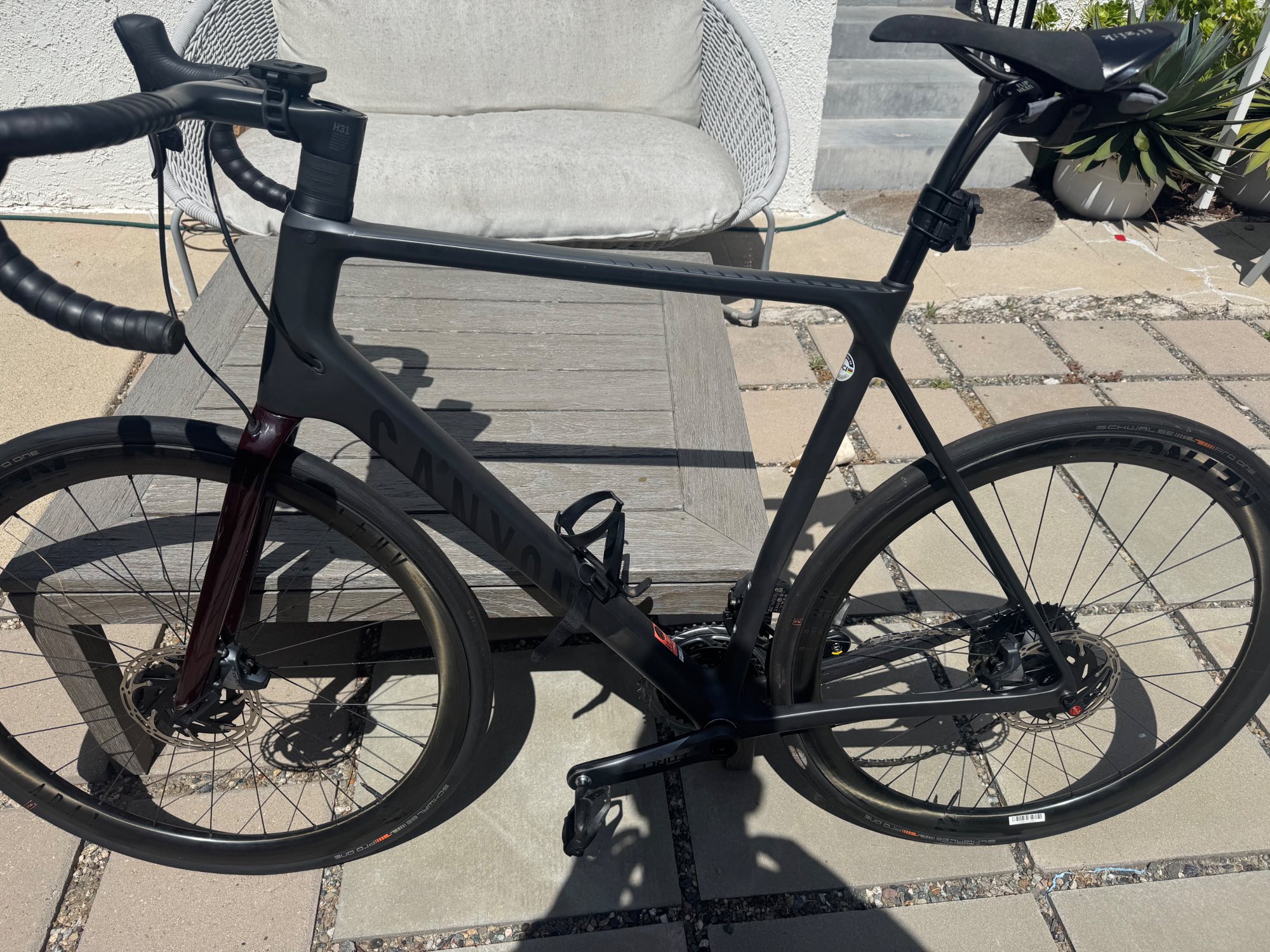 canyon ENDURACE CF ブラック　Sサイズです。写真追加しました。 New Canyon Endurace Road Bike Gets Storage Inside and