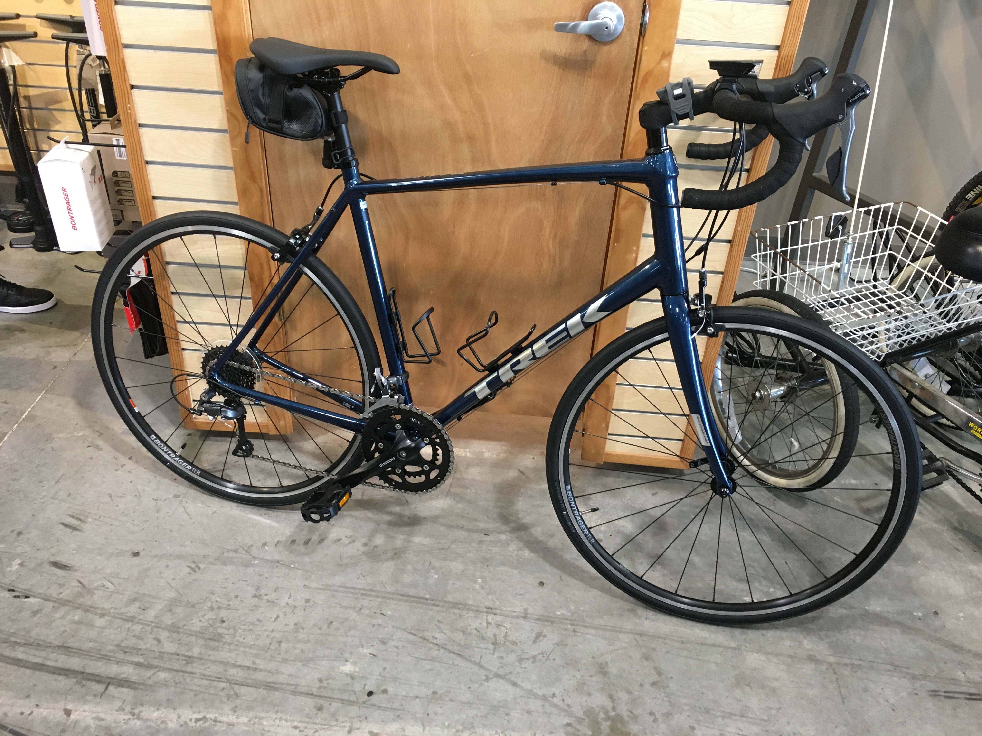 ＜専門＞TREK DOMANE AL 2 BLK/SMK 2023年 2023 Trek Domane AL 2 Disc – Specs, Comparisons, Reviews