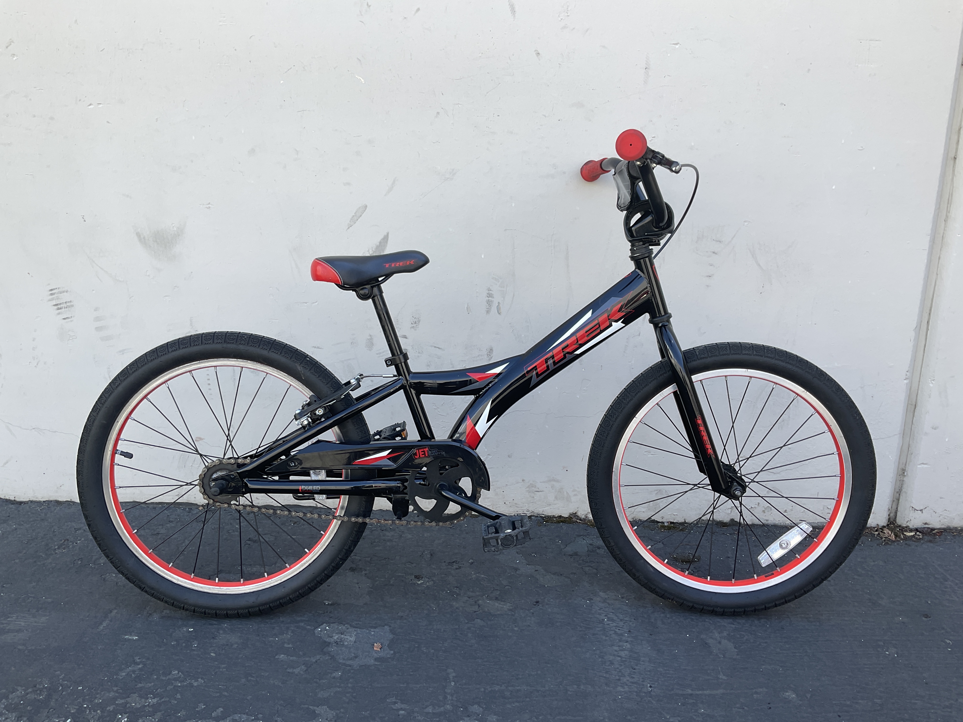 2016 Trek Jet 20 S - BicycleBlueBook.com