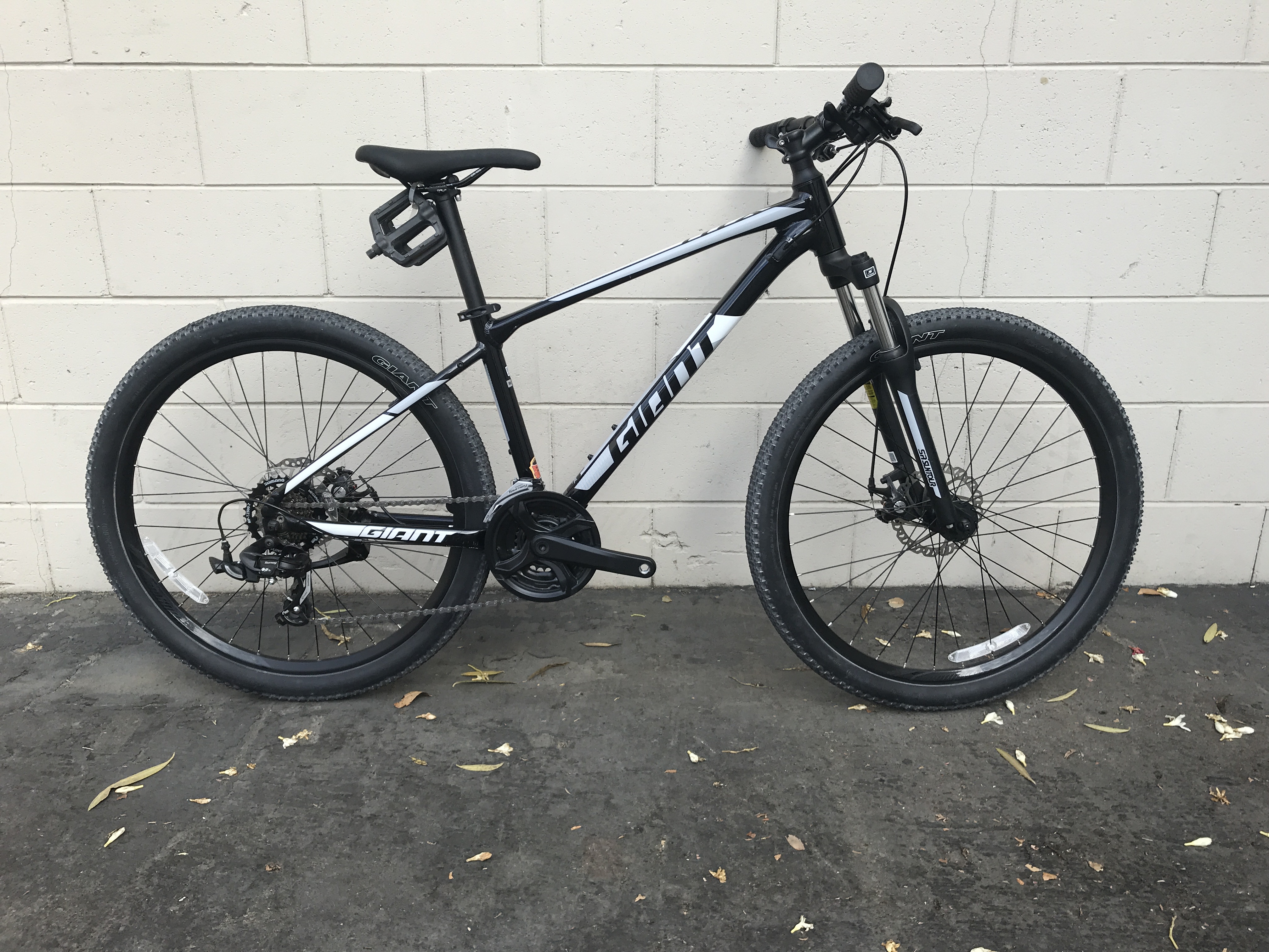 2020 Giant ATX 3 Disc - BicycleBlueBook.com