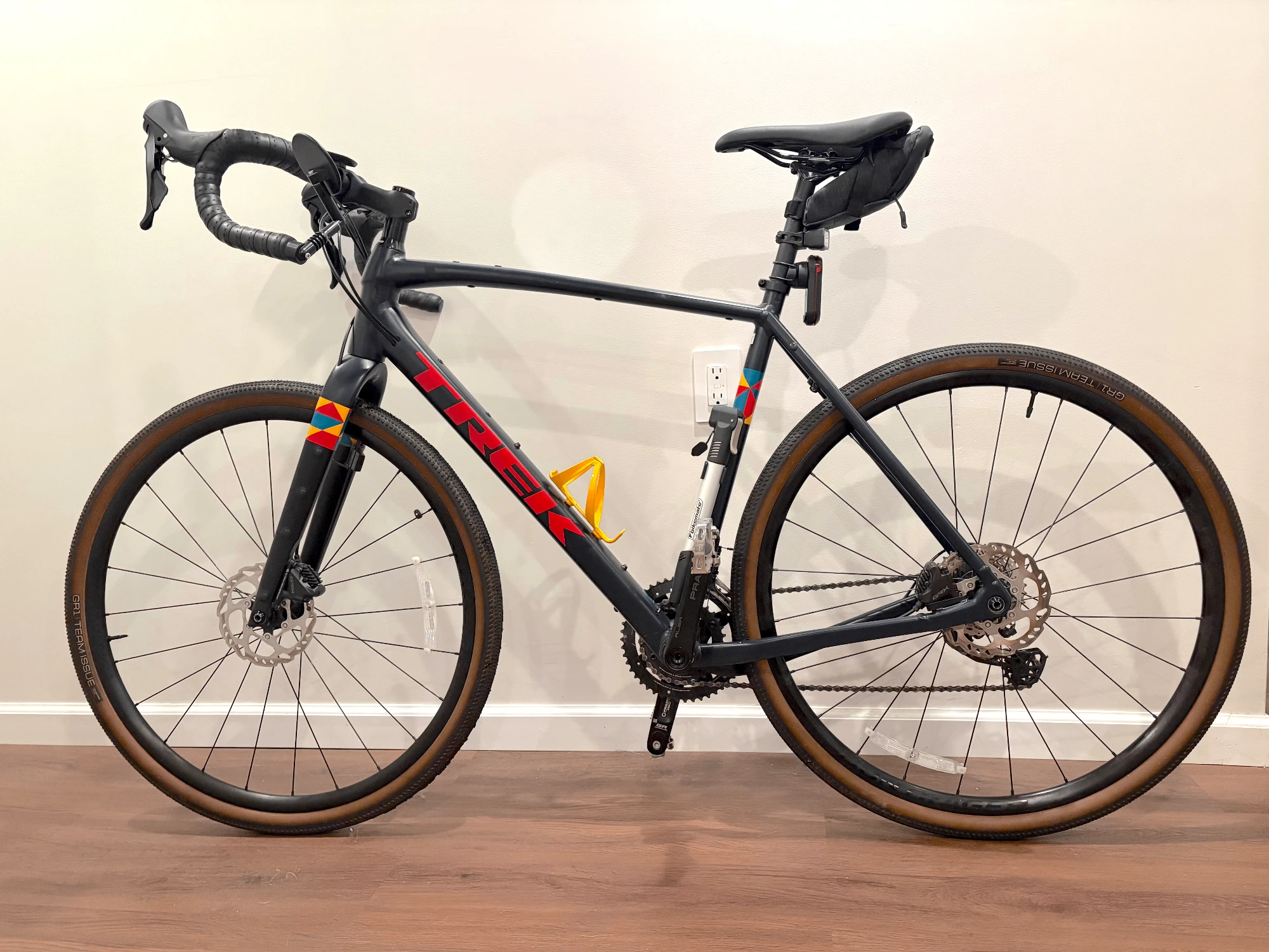 2023 Trek Checkpoint ALR 5
